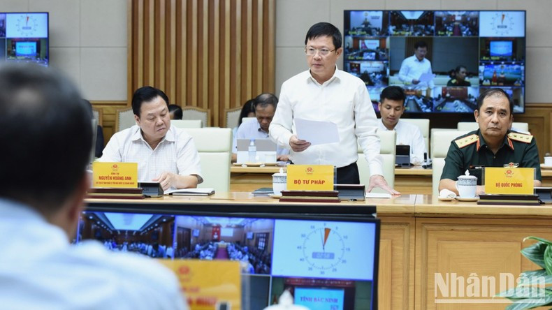 Un representante del Ministerio de Justicia aporta opiniones. Un representante del Ministerio de Justicia aporta opiniones.