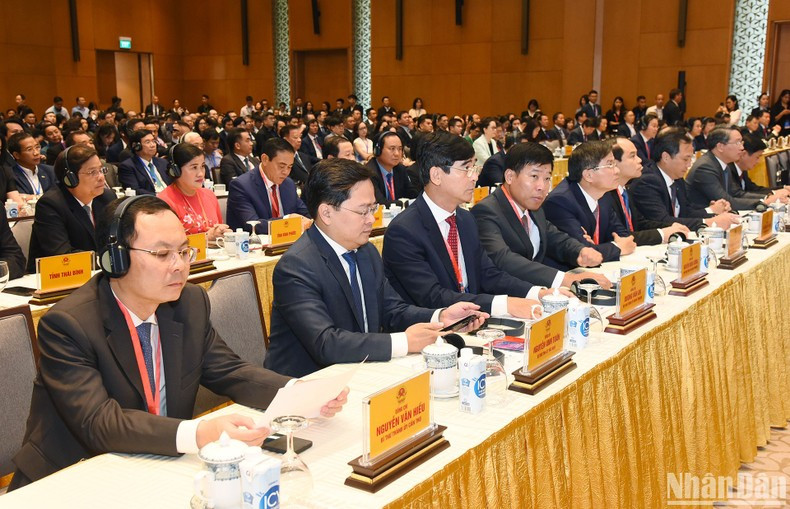 Los participantes en el simposio incluyen más de 500 delegados de los ministerios, sectores, provincias, ciudades y unas 150 empresas de ambos países.