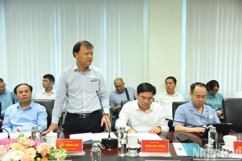 Un delegado del Ministerio de Industria y Comercio aporta opiniones.