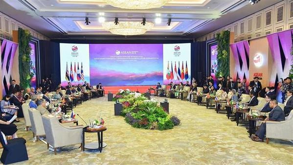 Panorama de la sesión de diálogo del AICHR. (Fotografía: VNA) Panorama de la sesión de diálogo del AICHR. (Fotografía: VNA)