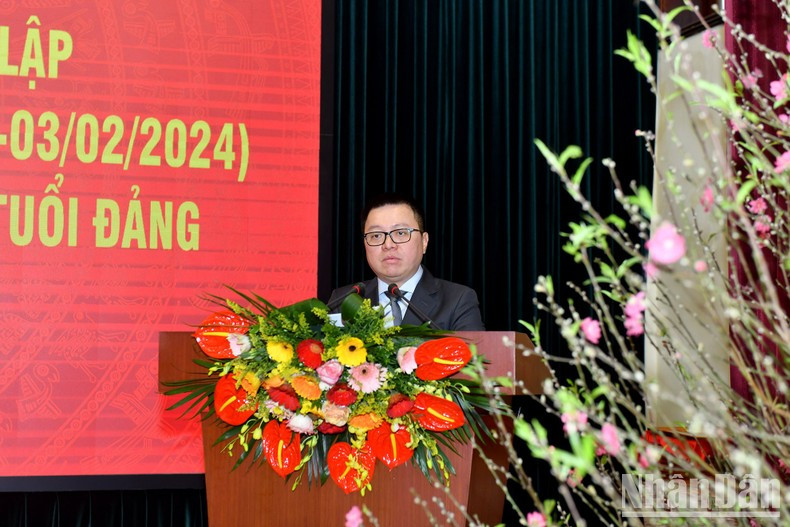 El presidente-editor de Nhan Dan, Le Quoc Minh, pronuncia un discurso. El presidente-editor de Nhan Dan, Le Quoc Minh, pronuncia un discurso.