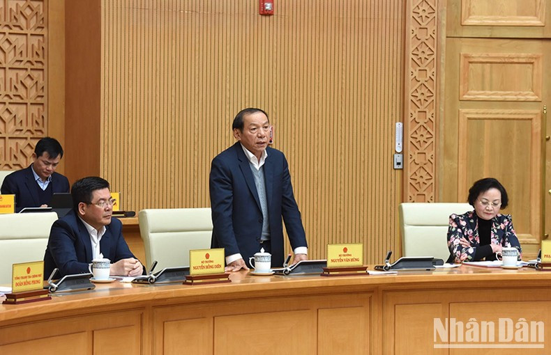 El ministro de Cultura, Deportes y Turismo, Nguyen Van Hung. El ministro de Cultura, Deportes y Turismo, Nguyen Van Hung.