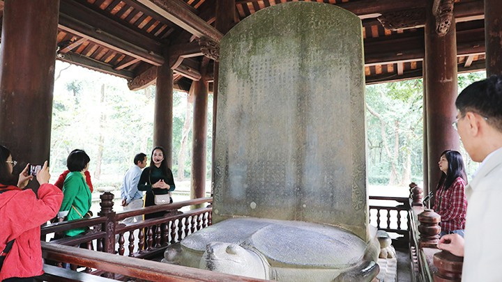 La estela de piedra de Vinh Lang, instalada hace más de 500 años. La estela de piedra de Vinh Lang, instalada hace más de 500 años.