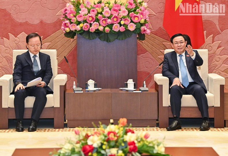 En las conversaciones. En las conversaciones.