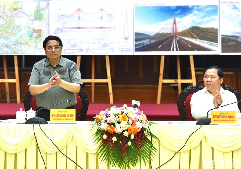 La actividad forma parte de una visita de trabajo del premier a Hoa Binh. La actividad forma parte de una visita de trabajo del premier a Hoa Binh.