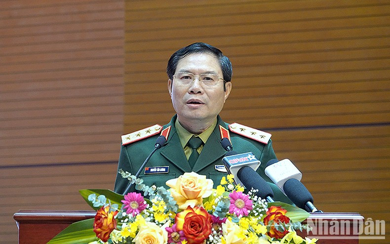 Al dar sus palabras, el jefe castrense elogió calurosamente la responsabilidad y los resultados alcanzados por ellos. Al dar sus palabras, el jefe castrense elogió calurosamente la responsabilidad y los resultados alcanzados por ellos.