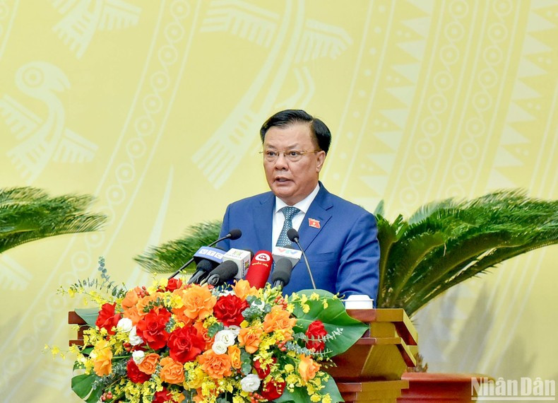 El compañero Dinh Tien Dung interviene en el evento. El compañero Dinh Tien Dung interviene en el evento.