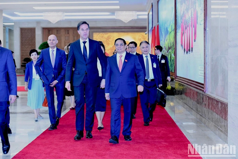 La actividad sigue a las conversaciones del mismo día entre los dos dirigentes. La actividad sigue a las conversaciones del mismo día entre los dos dirigentes.