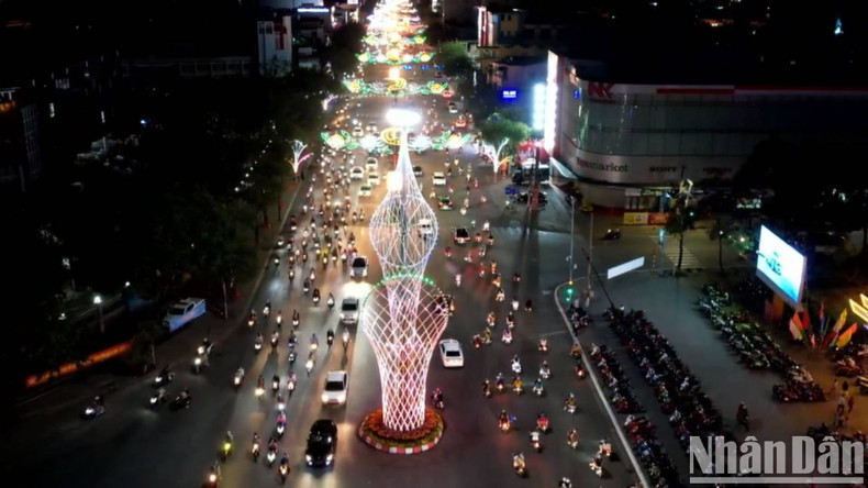 Las calles de Can Tho resplandecen de colores. Las calles de Can Tho resplandecen de colores.