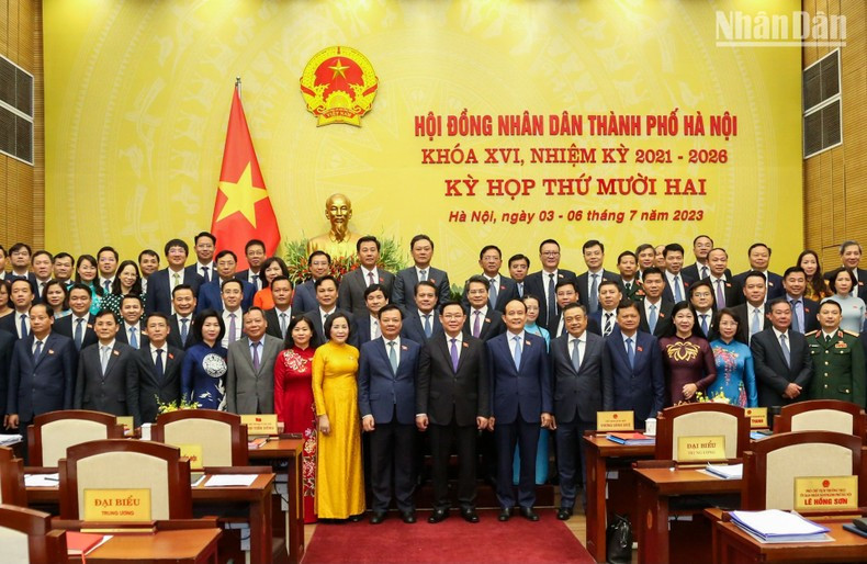 Los delegados posan para una foto. Los delegados posan para una foto.