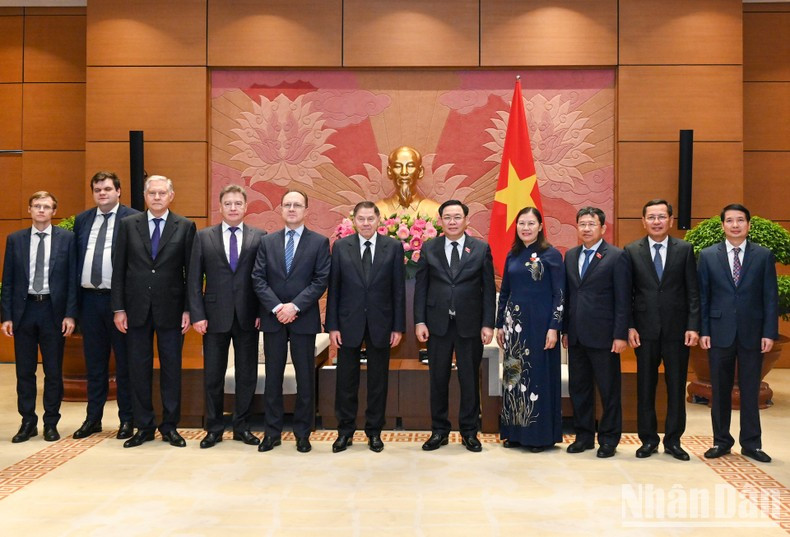 Los delegados posan para una foto.