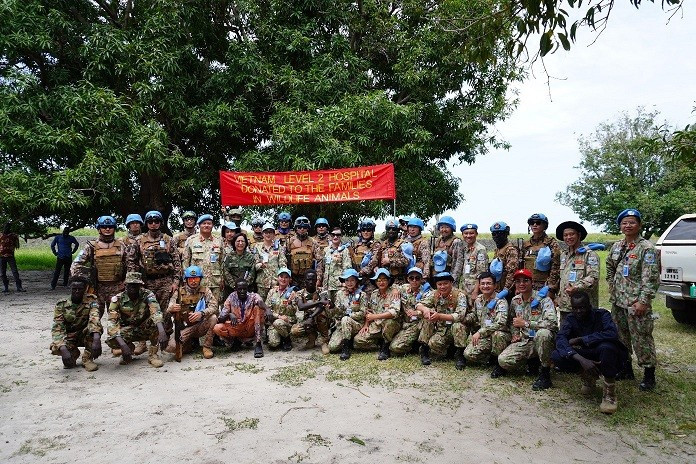 A la delegación se sumaron oficiales de Mongolia y Tailandia y funcionarios de la localidad. A la delegación se sumaron oficiales de Mongolia y Tailandia y funcionarios de la localidad.
