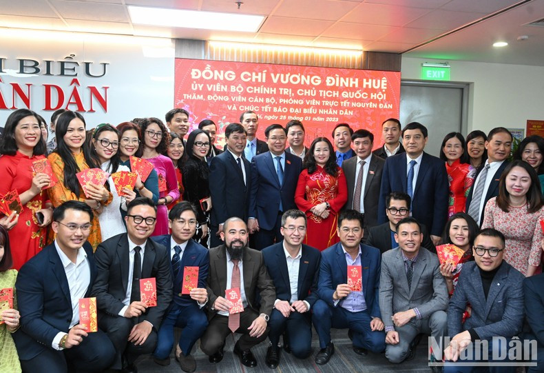 Posan para una foto de recuerdo. Posan para una foto de recuerdo.