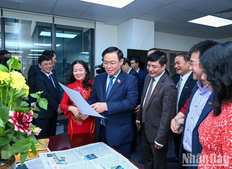 Charla con los periodistas de guardia en el actual asueto nacional. Charla con los periodistas de guardia en el actual asueto nacional.