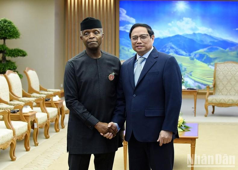 El premier Pham Minh Chinh se reúne con el vicepresidente Yemi Osinbajo. El premier Pham Minh Chinh se reúne con el vicepresidente Yemi Osinbajo.