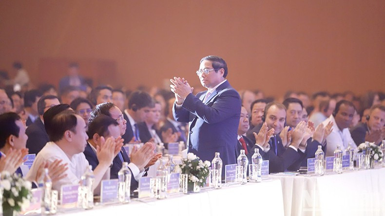 El dirigente da la bienvenida a los invitados internacionales.