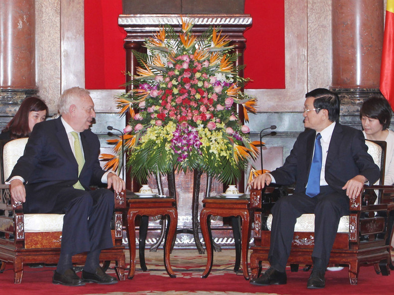 El presidente Truong Tan Sang recibe al ministro de Asuntos Exteriores y Cooperación de España, José Manuel García Margallo (Hanói, 27 de marzo de 2014). El presidente Truong Tan Sang recibe al ministro de Asuntos Exteriores y Cooperación de España, José Manuel García Margallo (Hanói, 27 de marzo de 2014).