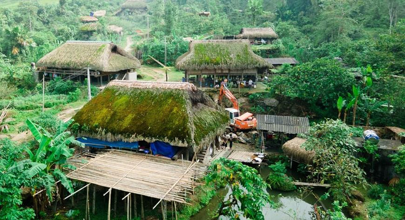 Con un clima fresco durante todo el año, el pueblo de Xa Phin a menudo está cubierto de niebla con alta humedad acompañada de llovizna. Con un clima fresco durante todo el año, el pueblo de Xa Phin a menudo está cubierto de niebla con alta humedad acompañada de llovizna.