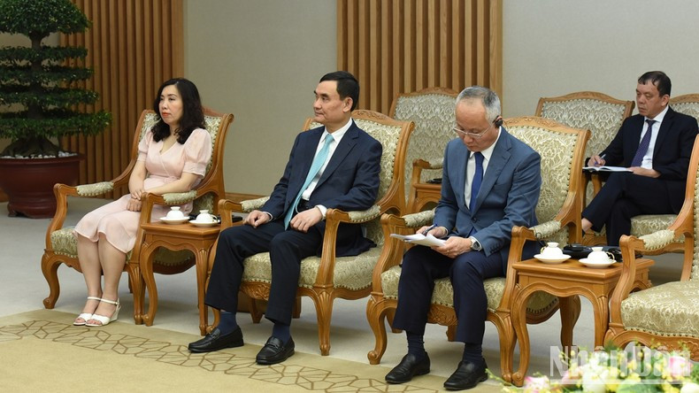 Representantes del Gobierno vietnamita.