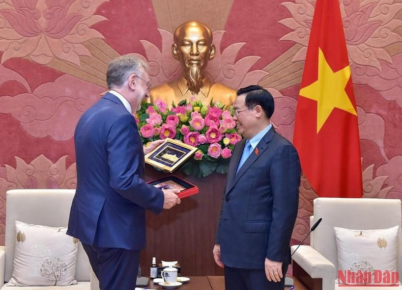 Presidente del Parlamento vietnamita recibe a titular comercial del Parlamento Europeo ảnh 6 Presidente del Parlamento vietnamita recibe a titular comercial del Parlamento Europeo ảnh 6