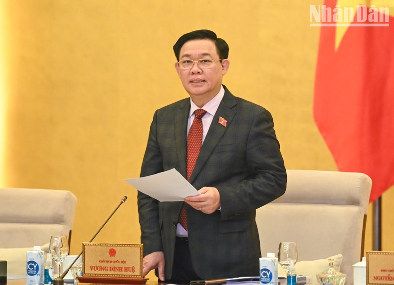 El titular del Legislativo nacional, Vuong Dinh Hue, da palabras inaugurales de la reunión. El titular del Legislativo nacional, Vuong Dinh Hue, da palabras inaugurales de la reunión.