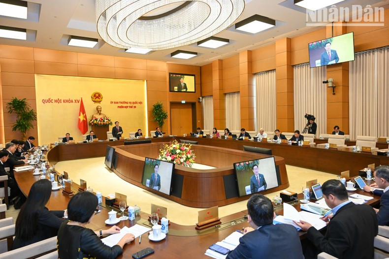 En la cita de tres días, la diputación permanente aportará opiniones sobre las enmiendas a las Leyes de Defensa Civil, Protección al Consumidor y Transacciones Electrónicas. En la cita de tres días, la diputación permanente aportará opiniones sobre las enmiendas a las Leyes de Defensa Civil, Protección al Consumidor y Transacciones Electrónicas.