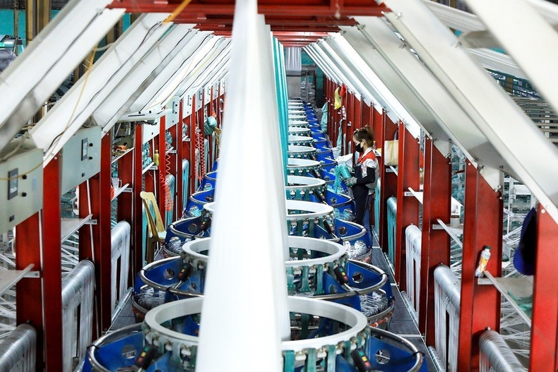 La línea de producción de envases de la empresa de importación y exportación de Chau Tuan, de la provincia central de Nghe An. La línea de producción de envases de la empresa de importación y exportación de Chau Tuan, de la provincia central de Nghe An.