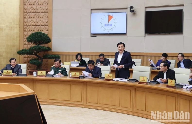 El ministro-jefe de la Oficina Gubernamental, Tran Van Son.