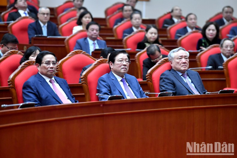 Dirigentes del Partido y del Estado en la reunión.