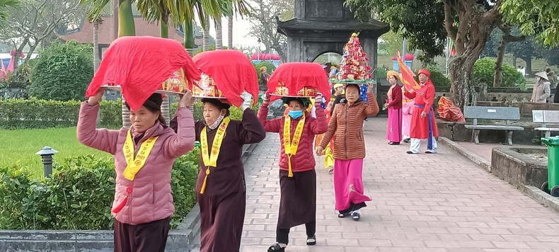 Procesión de ofrendas en el evento. Además de esta versión primaveral, programada para el 4 de enero lunar, la pagoda celebra otra en otoño, los días 13, 14 y 15 de septiembre lunar.