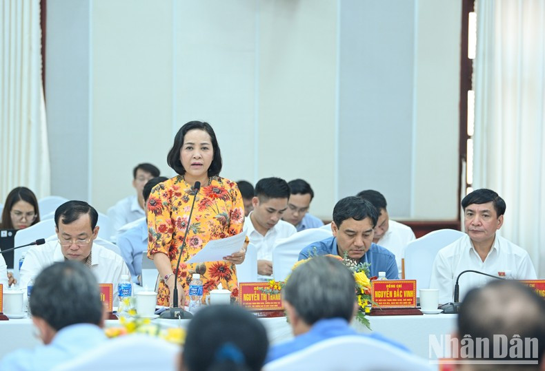 La jefa de la Comisión de Asuntos de Diputados de la Asamblea Nacional, Nguyen Thi Thanh.