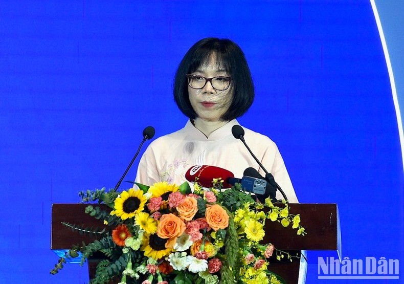 La doctora Nguyen Thi Kim Thanh del Instituto de Física de la Academia de Ciencia y Tecnología de Vietnam, uno de los dos ganadores del mencionado premio. La doctora Nguyen Thi Kim Thanh del Instituto de Física de la Academia de Ciencia y Tecnología de Vietnam, uno de los dos ganadores del mencionado premio.