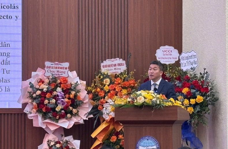 El presidente de la Unión de Organizaciones de Amistad de Vietnam, Phan Anh Son, interviene en el evento. (Fotografía: Nhan Dan)