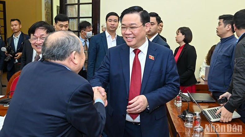 El jefe del Legislativo saluda a delegados a la cita. El jefe del Legislativo saluda a delegados a la cita.