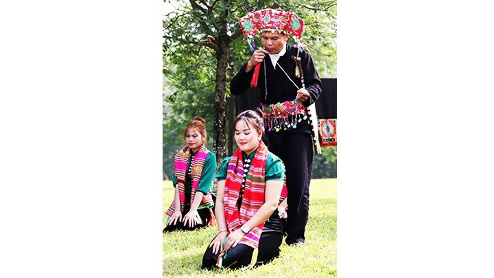 “Diem con nuoi”, un ritual para rogar por vigorosa salud y paz. “Diem con nuoi”, un ritual para rogar por vigorosa salud y paz.