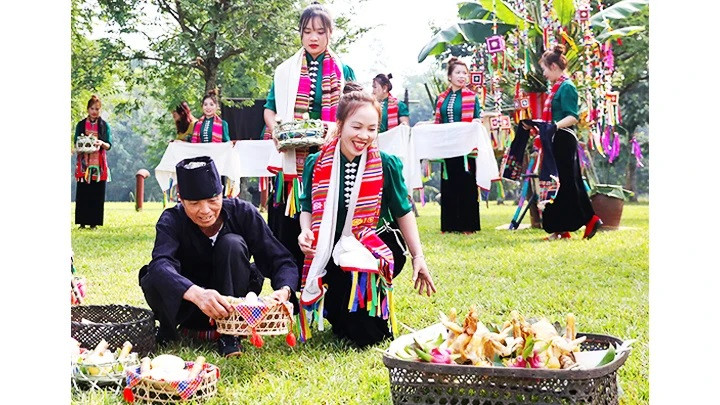 Preparación de ofrendas para el ritual de Then Kin Pang. Preparación de ofrendas para el ritual de Then Kin Pang.