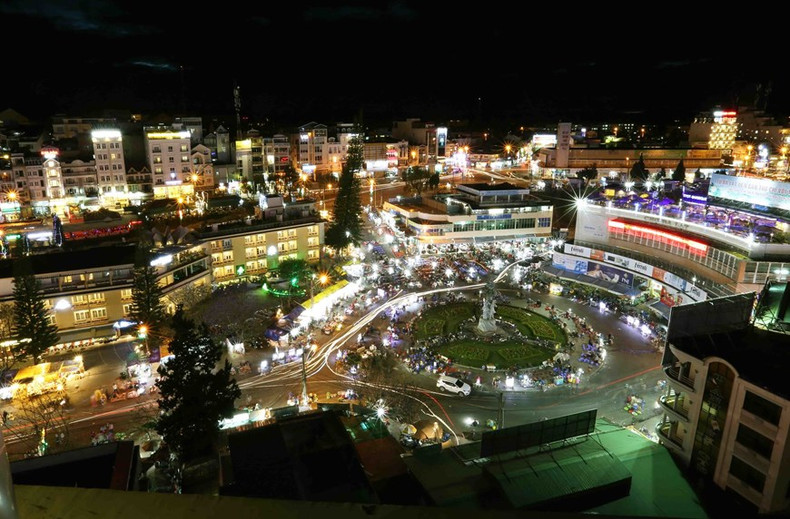 El mercado central de Da Lat por la noche.