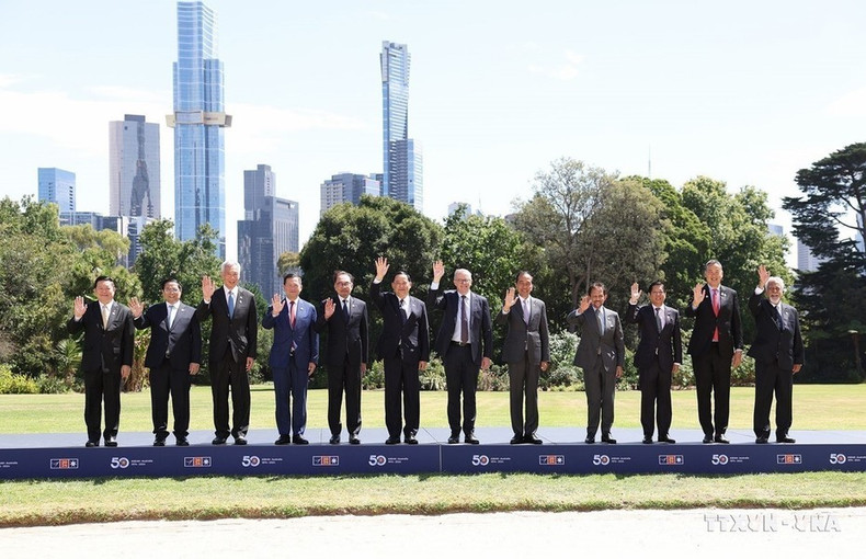 El primer ministro australiano, Anthony Albanese, los jefes de delegaciones y el secretario general de la Asean asisten a la reunión especial por los 50 años de relaciones Asean-Australia, celebrada en Melbourne el 6 de marzo de 2024. El primer ministro australiano, Anthony Albanese, los jefes de delegaciones y el secretario general de la Asean asisten a la reunión especial por los 50 años de relaciones Asean-Australia, celebrada en Melbourne el 6 de marzo de 2024.