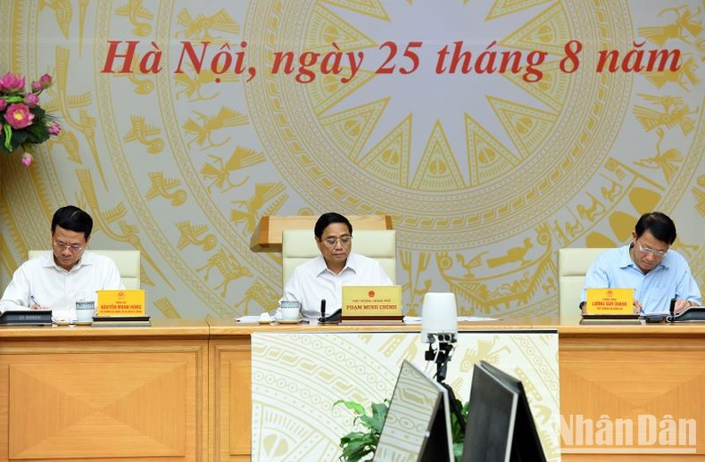 El primer ministro Pham Minh Chinh, también jefe del Comité Directivo Nacional para la Ciberseguridad, preside la sesión. El primer ministro Pham Minh Chinh, también jefe del Comité Directivo Nacional para la Ciberseguridad, preside la sesión.