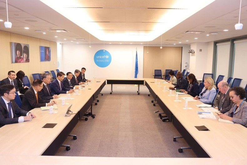 Panorama de la reunión bilateral. Panorama de la reunión bilateral.