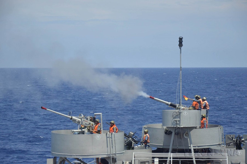 Entrenamiento militar en el mar del Comando de la Región Naval 2.
