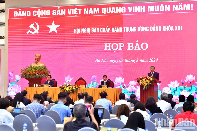 El secretario general del PCV y presidente de Vietnam, To Lam, interviene en la conferencia de prensa. El secretario general del PCV y presidente de Vietnam, To Lam, interviene en la conferencia de prensa.