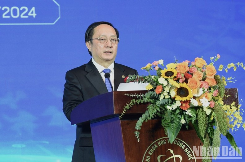 El ministro de Ciencia y Tecnología, Huynh Thanh Dat. El ministro de Ciencia y Tecnología, Huynh Thanh Dat.