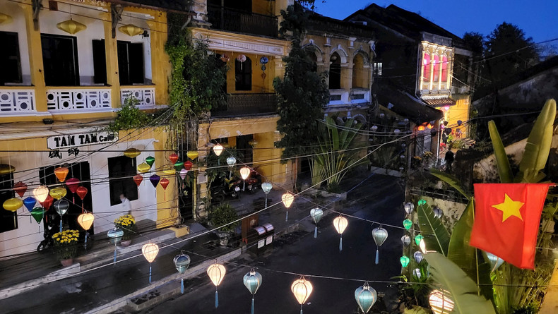 Las técnicas se han perfeccionado con el paso del tiempo dando como fruto productos más sofisticados. Hoy en día, el oficio de elaboración de farolillos es una singularidad cultural de Hoi An e interesa a numerosos turistas.