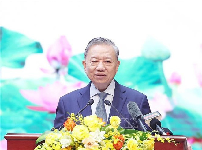 El secretario general del Partido Comunista de Vietnam, To Lam, habla en un evento conmemorativo al 80 aniversario de la fundación del Ejército Popular de Vietnam (22 de diciembre de 1944) y los 35 años del Día de Defensa de todo el pueblo (22 de diciembre de 1989). (Fotografía: VNA)