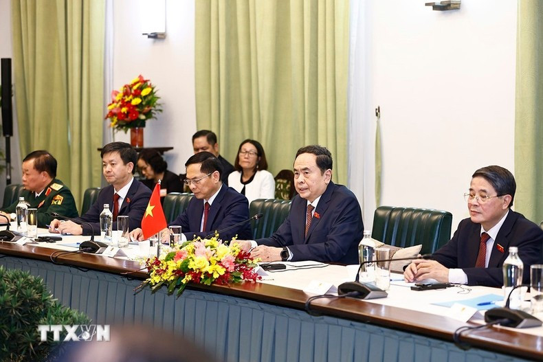 El presidente de la Asamblea Nacional de Vietnam, Tran Thanh Man, habla en la cita.