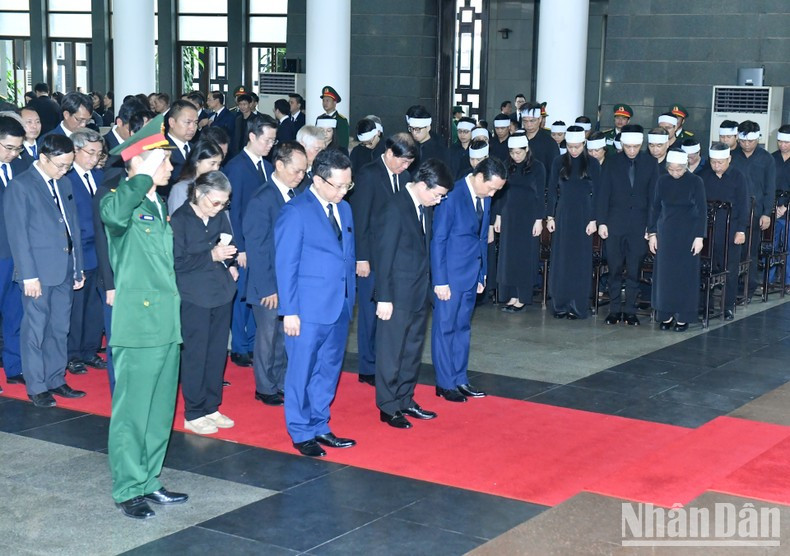 La delegación de la Comisión de Asuntos Económicos del Comité Central del PCV.