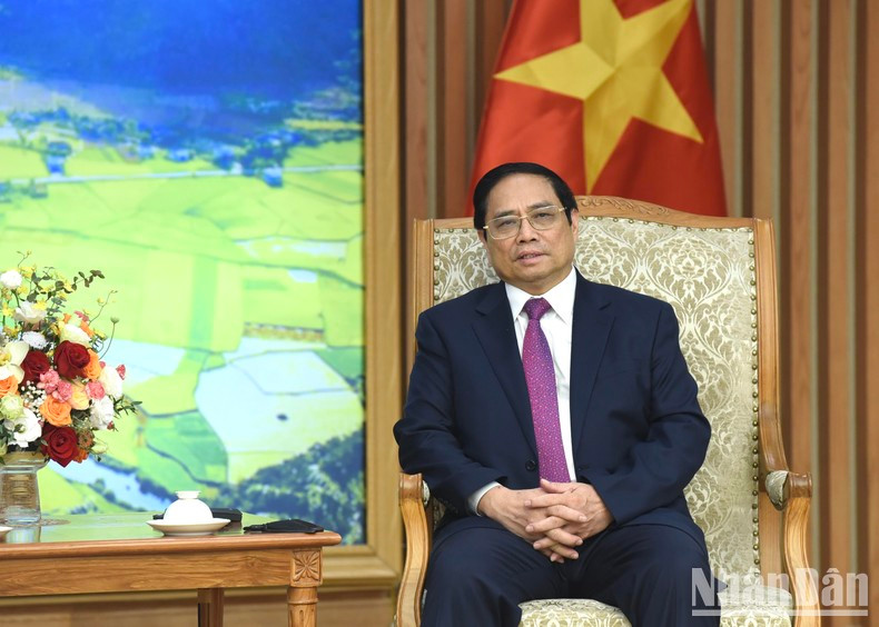 El premier da sus palabras.