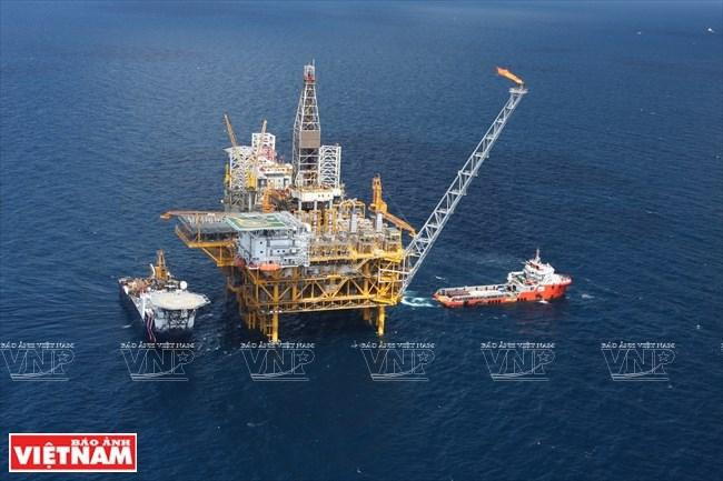 Explotación petrolera en la plataforma de Vung Tau. Explotación petrolera en la plataforma de Vung Tau.