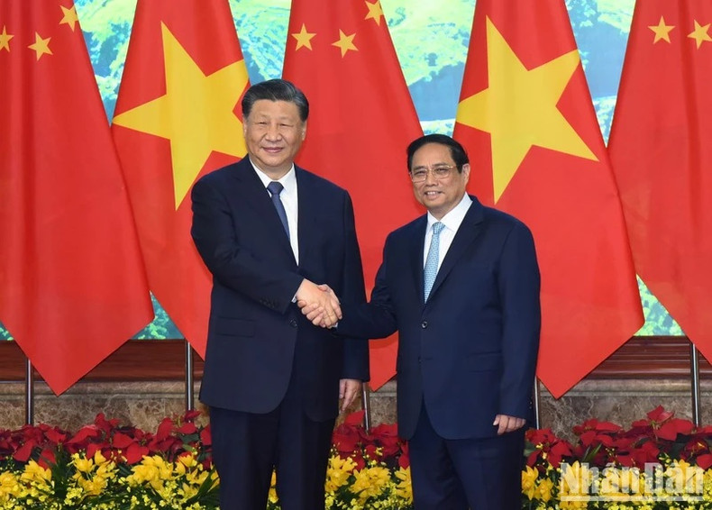 El primer ministro de Vietnam, Pham Minh Chinh, recibe al secretario general del PCCh y presidente de China, Xi Jinping, en la Oficina Gubernamental, en Hanói. El primer ministro de Vietnam, Pham Minh Chinh, recibe al secretario general del PCCh y presidente de China, Xi Jinping, en la Oficina Gubernamental, en Hanói.